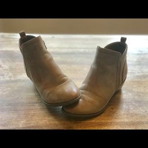 Guess Brand Tan Ankle Bootie size 6